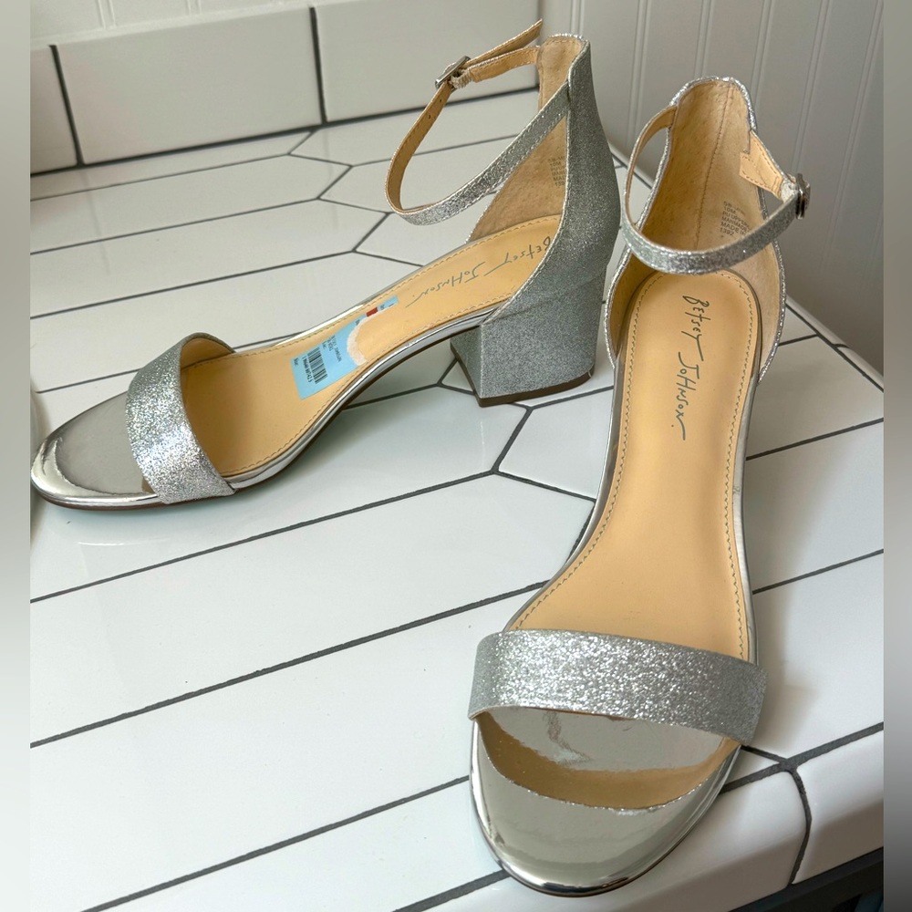 Betsy Johnson Silver Glitter Sandals with Square Heel Size 10 NEW!!